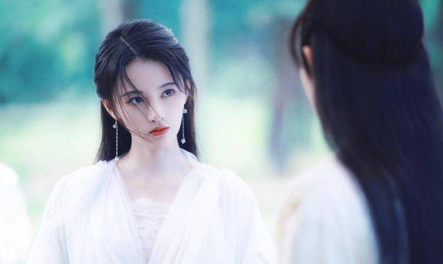 小苹果snh48版:鞠婧祎太任性了别人不敢穿的裙子她却穿出了公主范儿